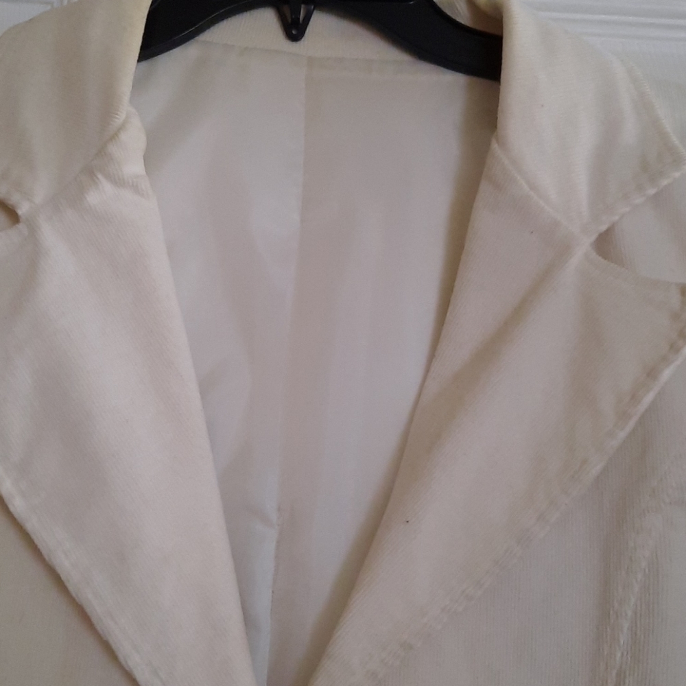 Blazer - Picture 2 of 5